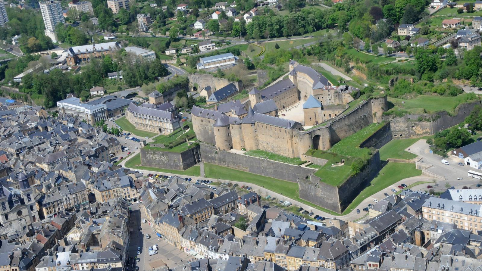Photo aérienne du château de Sedan