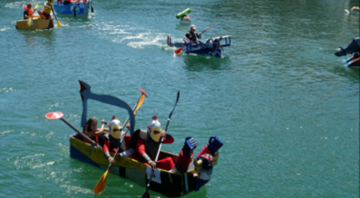 Insolite : 1ère régate de bateaux en carton sur la Meuse